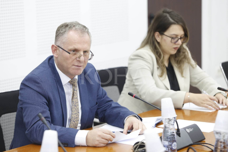 Bislimi paralajmëron marrëveshjen me Serbinë për të zhdukurit me forcë
