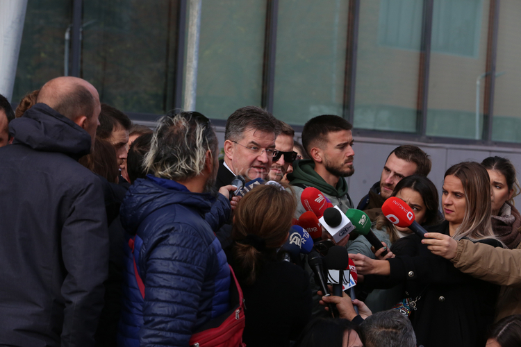 Lajçak: S’kemi kohë për të humbur, të rikthehen diskutimet për normalizim të marrëdhënieve
