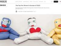 “Frieze” e Londrës e ka renditur edicionin e sivjetmë të “Manifestas” në Prishtinë në mesin e top-10 ekspozitat më të mira evropiane për vitin 2022, përderisa artikulli ka për foto kryesore atë të veprave të Dardan Zhegrovës