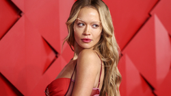 Rita Ora mahnit me kreacionin e disenjatores shqiptare Nensi Dojaka