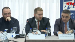 Qeveria kritikohet se me nismat ligjore po tenton ta kapë shtetin