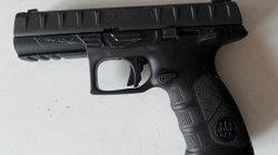Nxënësi në Rahovec ekspozon armë në shkollë, sekuestrohet pistoleta me tre fishekë