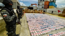 Kapen 4.6 tonë kokainë në një anije në Atlantik