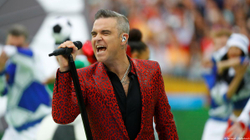 Robbie Williams mban koncert në kampin e Anglisë