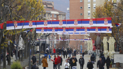 Një grua në veri ankohet se disa persona i vizatuan stemë serbe në muret e shtëpisë