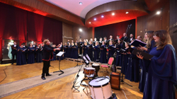 Kori i Filharmonisë në Mitrovicë thur kontraste me tinguj paqeje