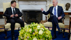 Bideni telefonoi Zelenskyn, i premtoi shtim të ndihmës