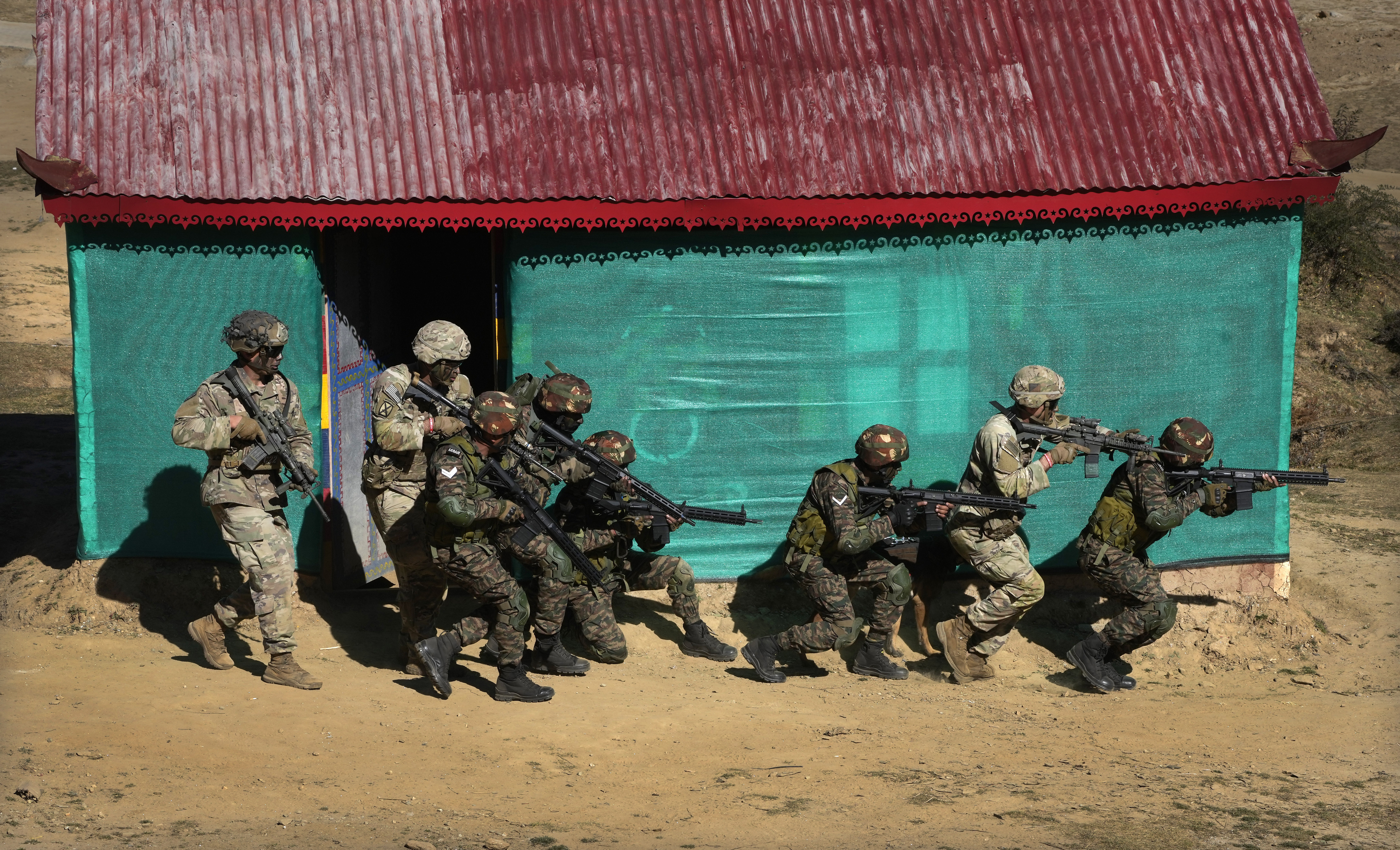 Indian and Chinese troops clash on the border between them