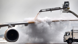 Kaos në aeroplanin Zuerich – Prishtinë, tymi futet brenda, pasagjerët hapin dyert