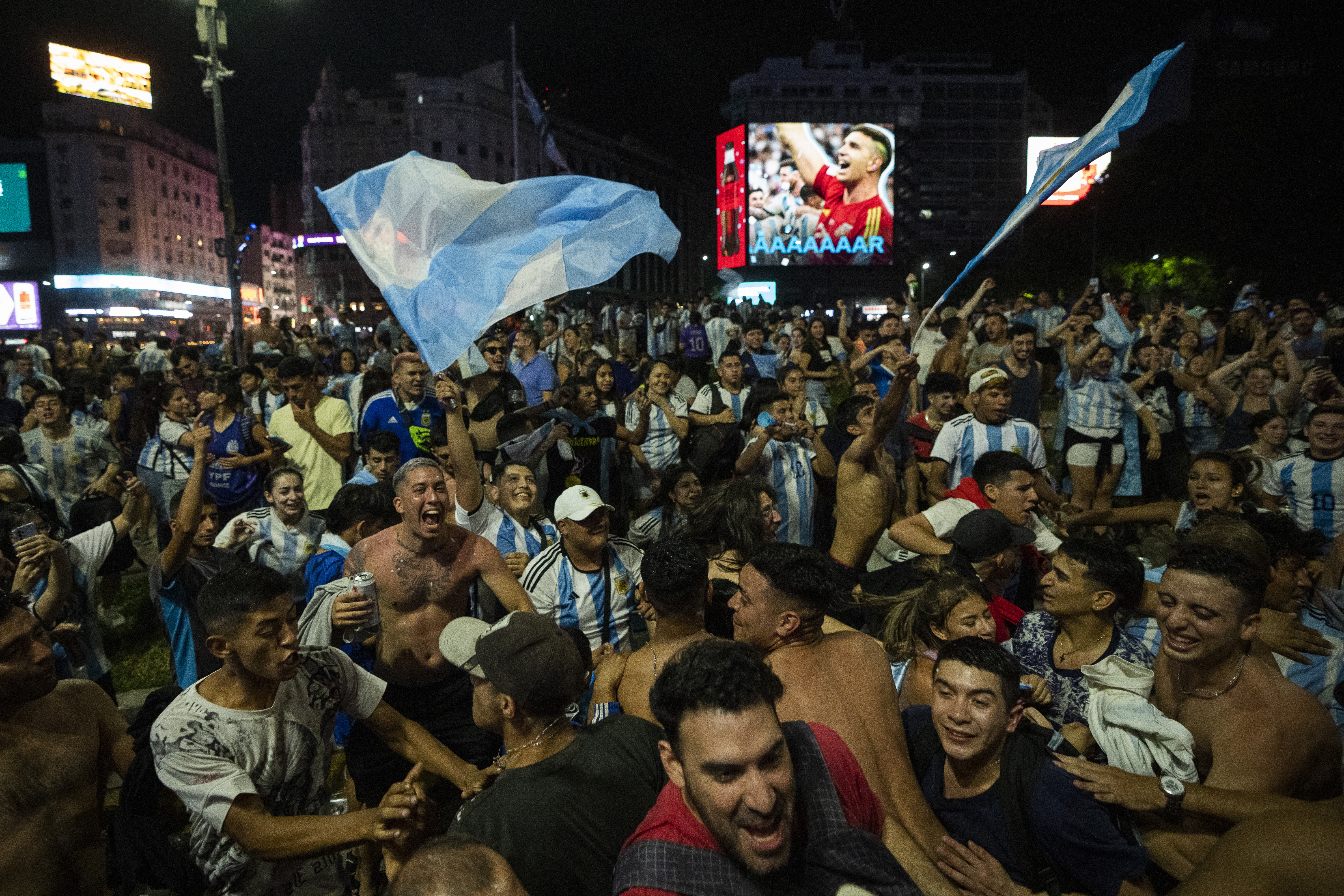 Festa ne Argjentine - Buenos Aires - pas triumfit te Argjentines ne gjysmefinale te Boterorit ne Katar ndaj Kroacise