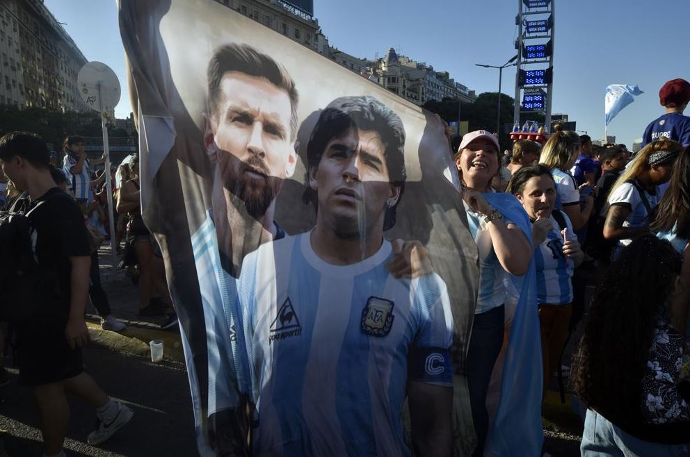 Messi, Katar finali yolunda Maradona ile kıyaslanıyor