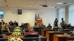 Tre ish-presidentë shqiptarë shpallen “Qytetarë nderi” të Drenasit, flasin për veriun