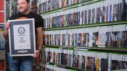 Amerikani hyn në Guinness me koleksionin e tij prej mbi 24 mijë video-lojërash