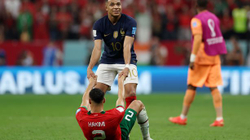 Mbappe ngushëllon Hakimin: Ju bëtë histori