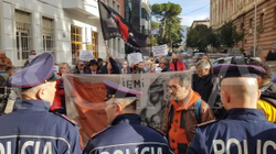 Protestohet në mbështetje të Kosovës para Ambasadës serbe në Tiranë