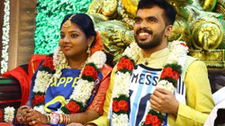 Çifti indian martohet i veshur me fanellën e Francës dhe Argjentinës”
