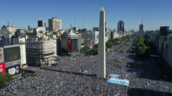 Argjentinasit shfrenohen në festë pas triumfit në Katar
