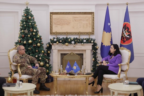 Vjosa Osmani ne takim me komandantin e KFOR-it, Angelo Ristuccia