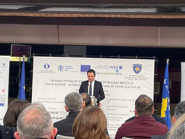 Kurti: Rehabilitimi i hekurudhës Fushë-Kosovë - Mitrovicë i paraprin zhvillimit ekonomik