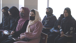 Talebanët mbyllin universitetet për gratë