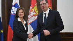 Vuçiq flet me Fajonin për tensionet në veri