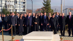 Abdixhiku nderon Rugovën në 33-vjetorin e themelimit të LDK-së: Po ndjekim rrugën e tij