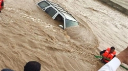 Rrugë të përmbytura e kaos, Meka goditet nga shiu i rrëmbyeshëm