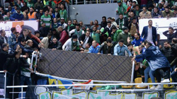 Shembet tribuna gjatë ndeshjes së basketbollit në Egjipt, afro 30 të lënduar