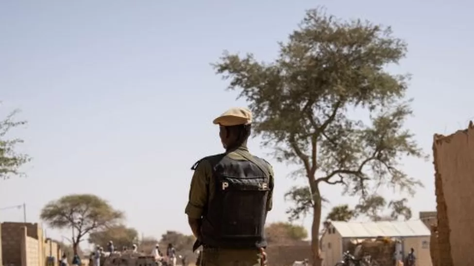 Burkina Faso, minibusi bie në një minë, së paku dhjetë të vdekur