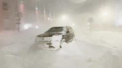 Stuhia dimërore ngujon qytetarët e New Yorkut nëpër vetura
