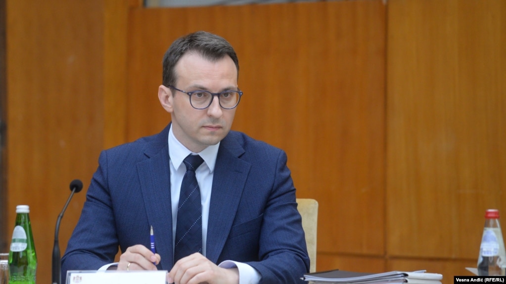 Petkoviq: Vuçiq u kërkoi serbëve që të tërhiqen nga barrikadat