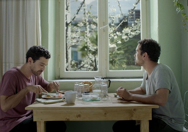 Skenë nga “Një filxhan kafe dhe këpucë të reja veshur”