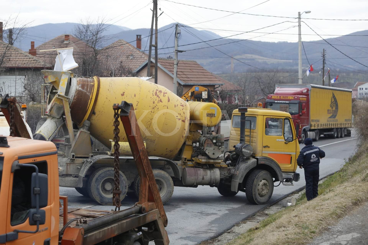 Hiqen barrikadat në veri