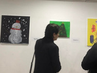 Një mozaik veprash janë ekspozuar në Lapidarium të Muzeut të Kosovë. Janë pikturat e fëmijëve me autizëm. Ekspozita është shoqëruar edhe me muzikë. Kjo ngjarje ka ardhur edhe si dëshmi e efekteve të art-terapisë e muziko-terapisë