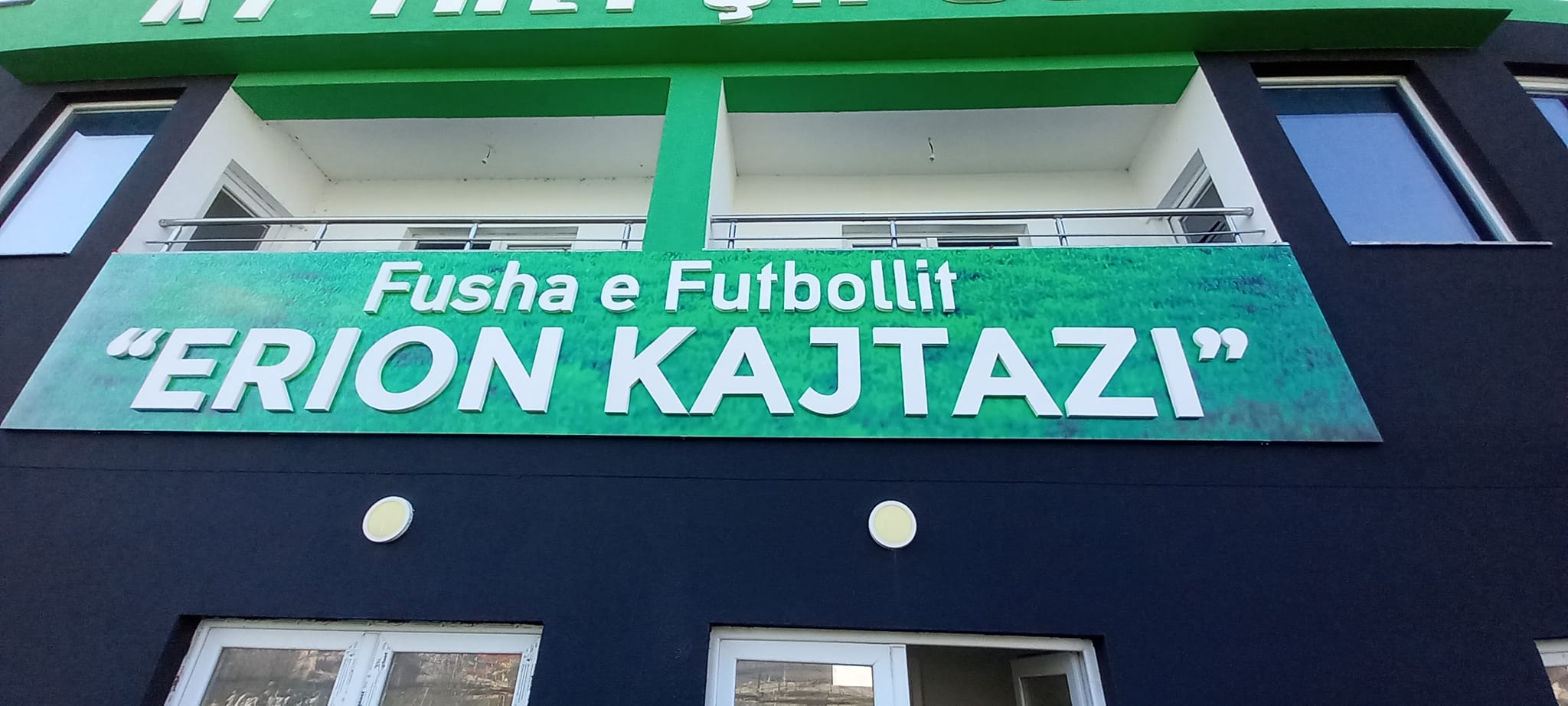 89-shi emëron fushën sintetike “Erion Kajtazi”