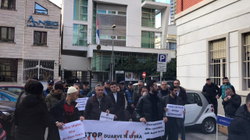 Tiranë, po vazhdojnë protestat para Ambasadës së Serbisë