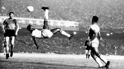 Pele, pionier i shumë lëvizjeve në futboll