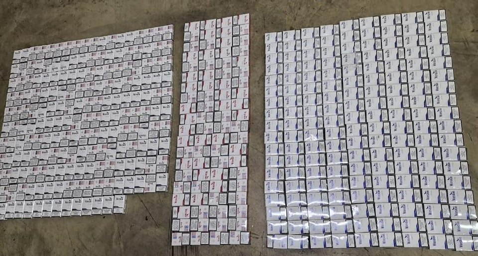 Kapet një kosovar në portin e Durrësit duke tentuar t’i kontrabandonte qindra paketa cigaresh
