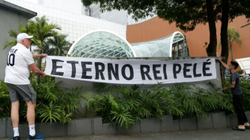 “Idhulli ynë më i madh”: Brazilianët dynden në spital pas vdekjes së Peles