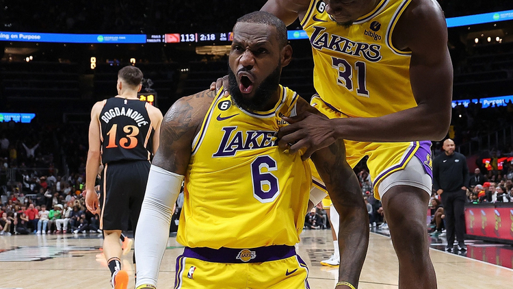 LeBron in black jersey is OP : r/lakers