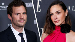 Jamie Dornan do të luajë krahas Gal Gadotit në filmin “Heart of Stone”