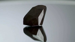 Diamant i zi misterioz del në ankand, pritet të arrijë mbi 5 milionë euro