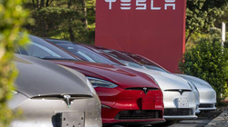 Tesla do të tërheqë mbi 817 mijë vetura për shkak të gabimeve me rripat e sigurimit