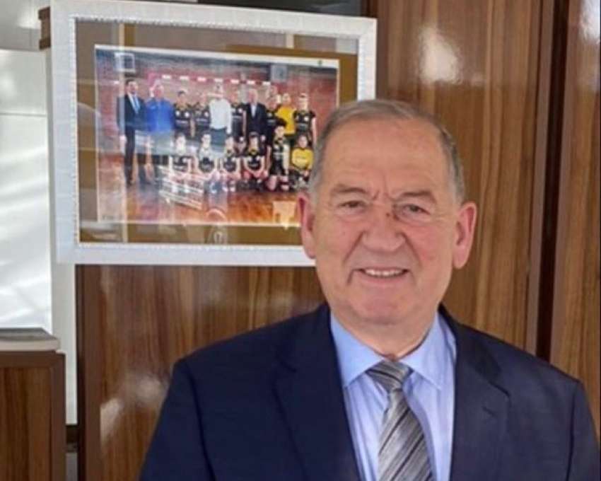 Vdiq kontribuesi i madh i hendbollit kosovar, Ahmet Hysenaj-Petrova