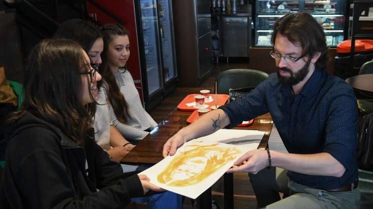 Portret me kafe, terapia falas nga artisti shqiptar
