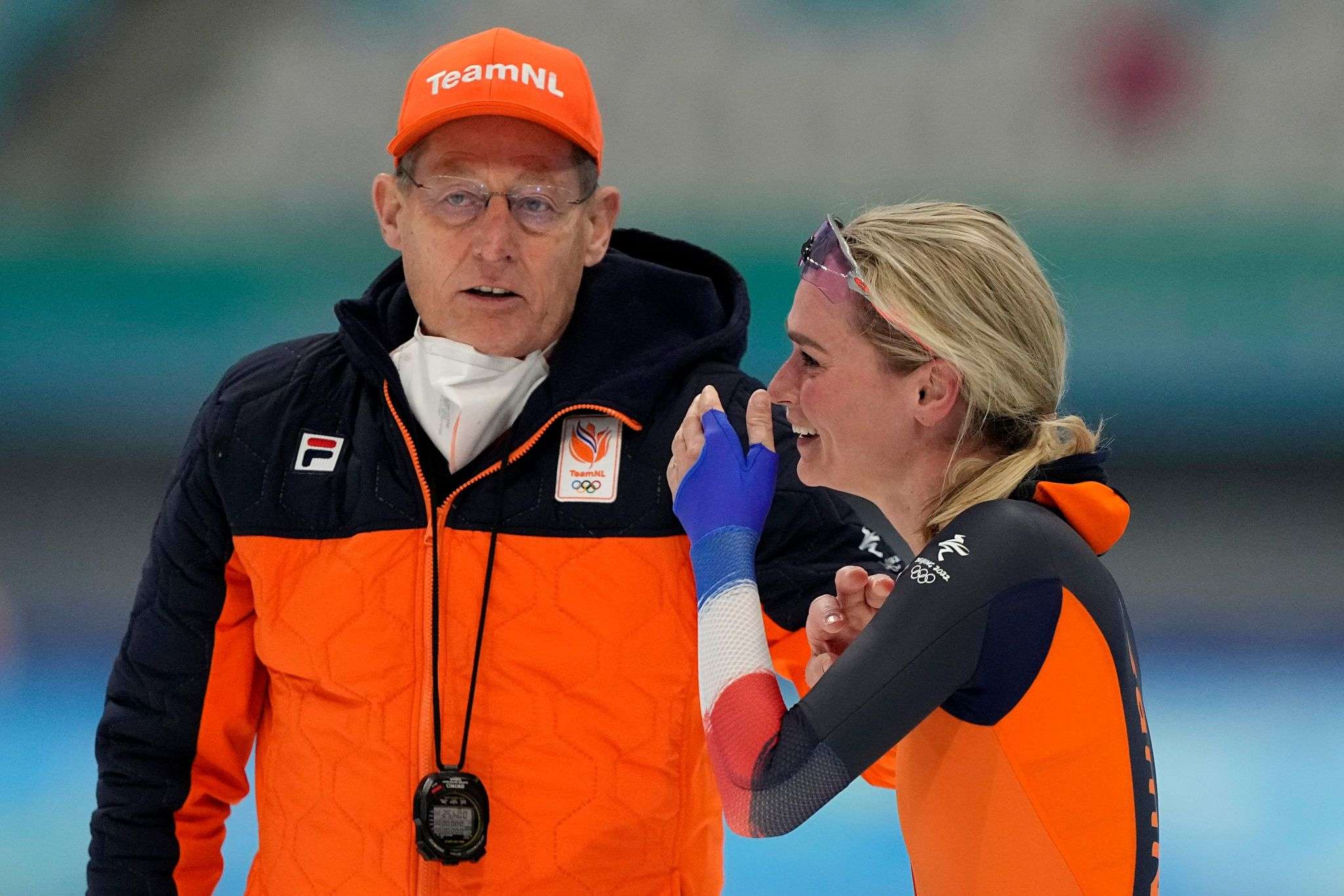 Schouten fiton medaljen e artë në patinazh të shpejtë