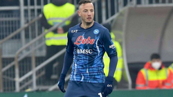 Napoli fiton dhe i afrohet kreut