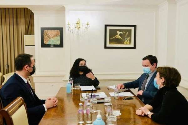 Osmani takon Kurtin, Konjufcën e Gërvallën, diskutojnë mbi fuqizimin ndërkombëtar të Kosovës