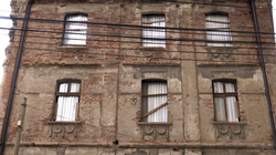 Polemikat për Xhafer Devën pezullojnë projektin, rrezikohet monumenti