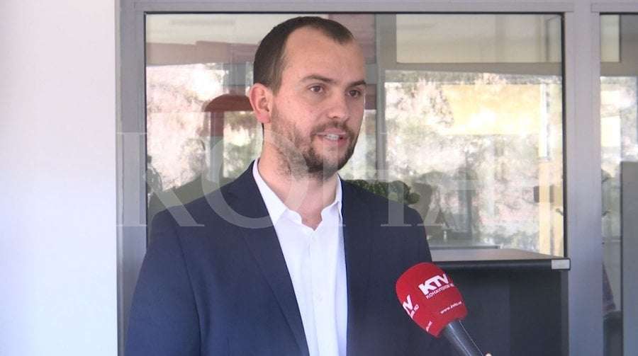 Kastrati akuzon VV-në për veprim politik në arrestimin e zyrtarëve të Kamenicës